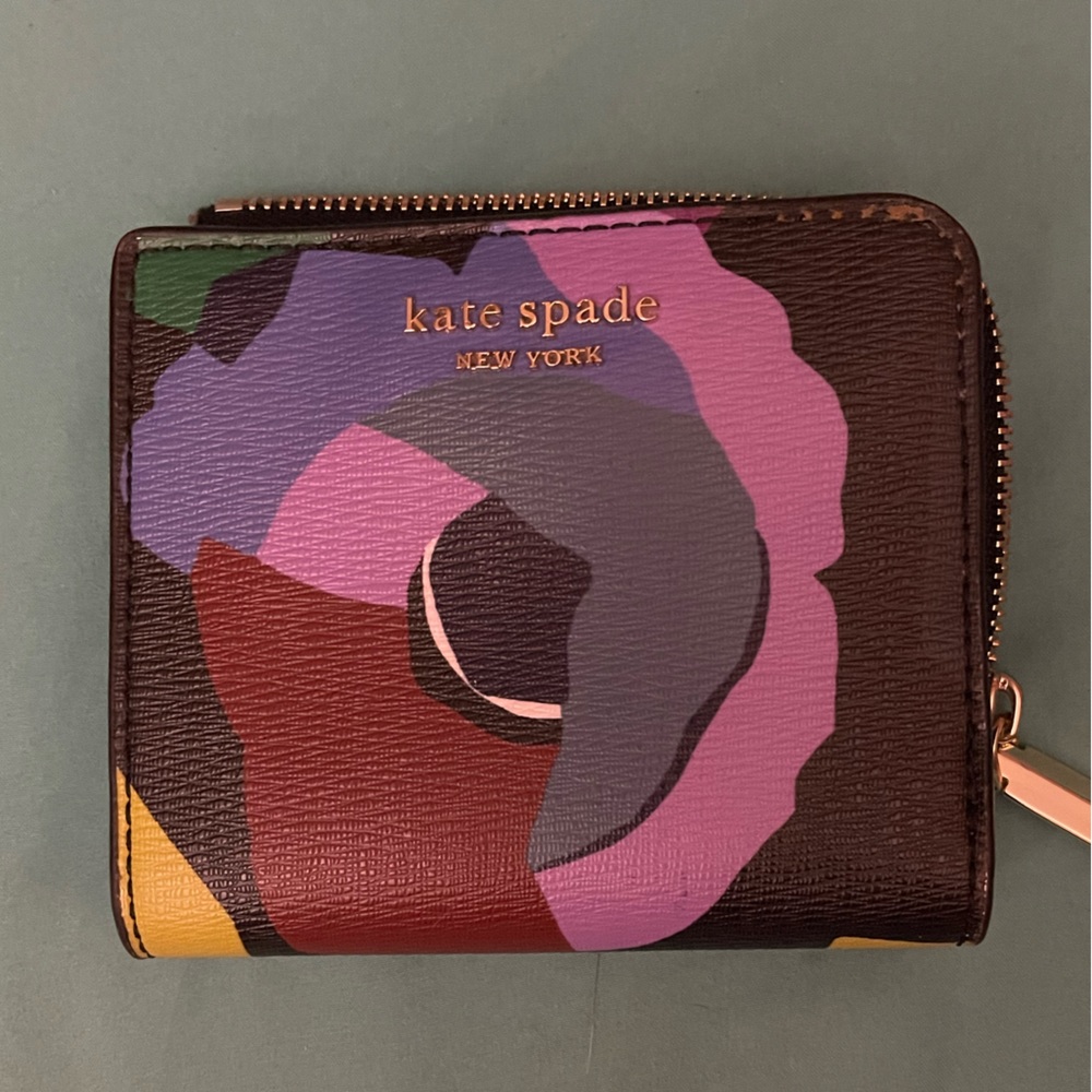 Kate Spade Wallet. Like New Condition.